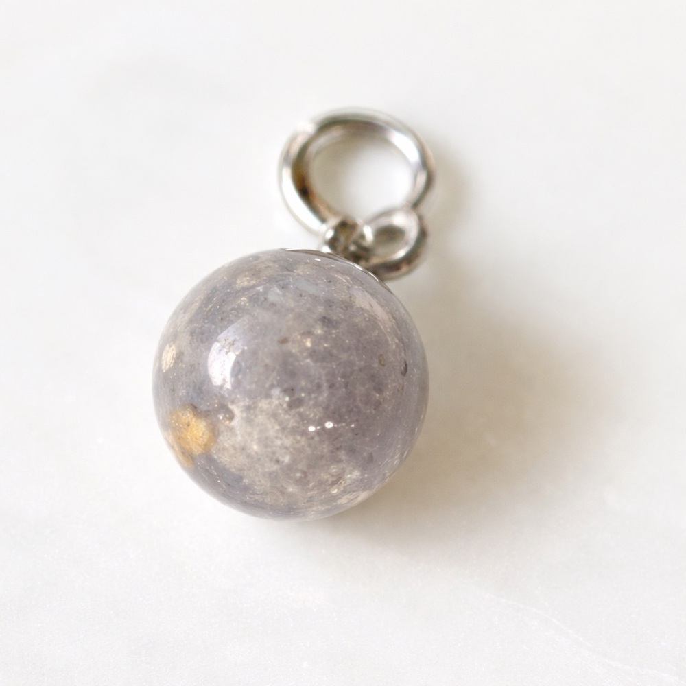 100% Natural Grey Quartz Stone with Soft Yellow Inclusions